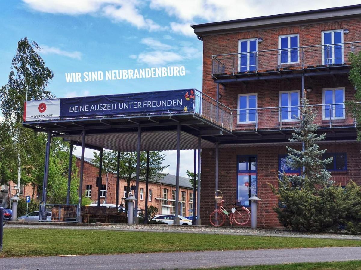Hafenstunde Hotel นอยบรันเดนบวร์ก ภายนอก รูปภาพ